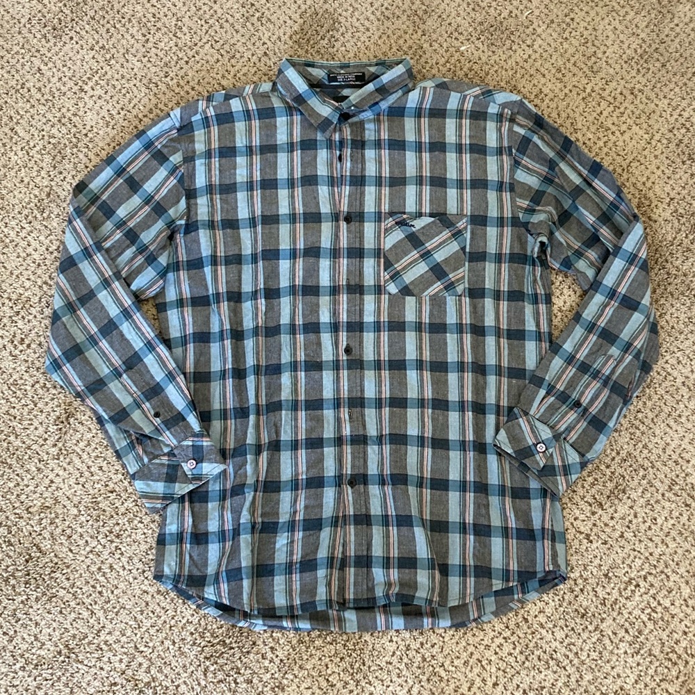 Matix button down collared shirt 🌵❤️